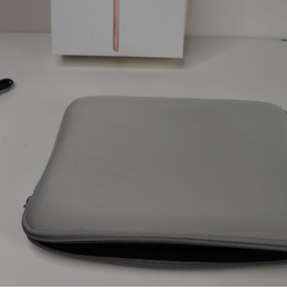 Host Pick!!!!  Apple IPad Essentials Kit “ONLY” Bundle Kit Check Description - Picture 8 of 11